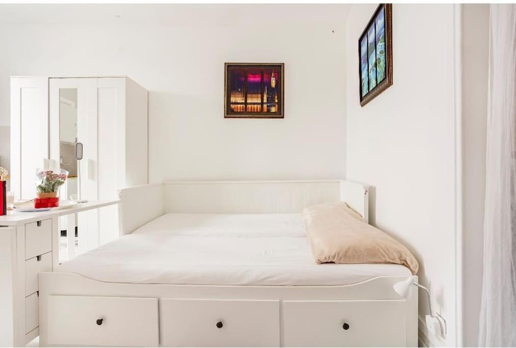 Paris Tourist Apartment, France Стен Экстерьер фото